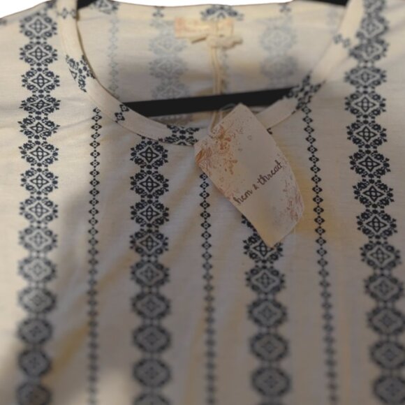 NWT Hem & Thread Short Sleeve Tee with braid trim on Sleeve - Picture 2 of 3